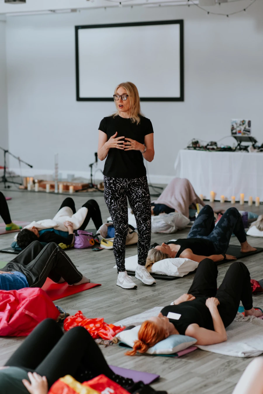 Jeannie Di Bon guiding a clinician through a movement assessment